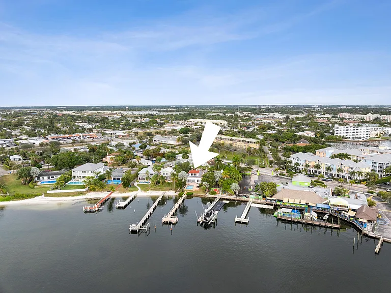 114 S Lake Dr — Photo 43