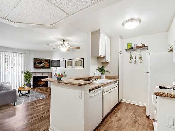 2nd image of 4320 Van Nuys Blvd APT 203