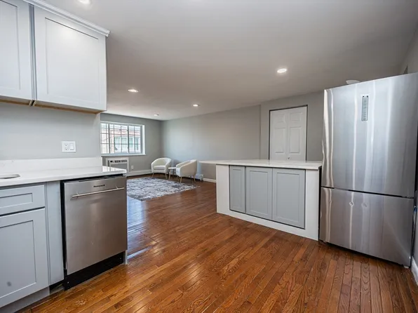 15 Staples Ave APT 48, Everett, MA 02149