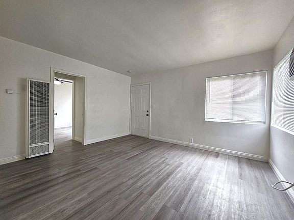 5th image of 10765 Vernon Ave APT A