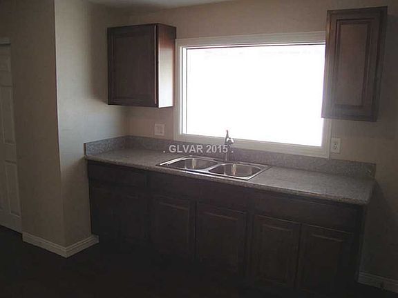 3rd image of 1365 Lawry Ave