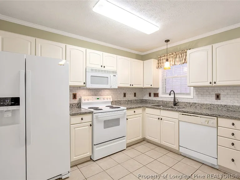 425 Cityview Ln — Photo 9
