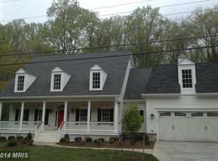 330 Sherwood Dr NE, Vienna, VA 22180