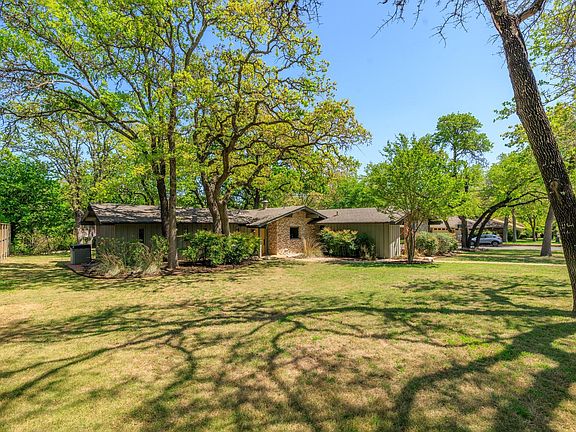 3rd image of 202 Tanglewood Dr