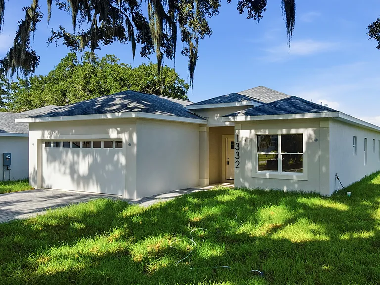 1332 Marshall Dr — Photo 2