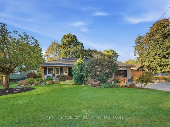 98 Village Rd, Saint Catharines, ON L2T 3C1