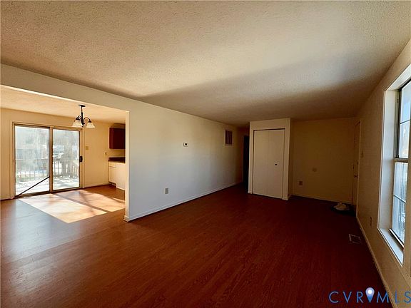 2nd image of 3901 Old Warwick Rd