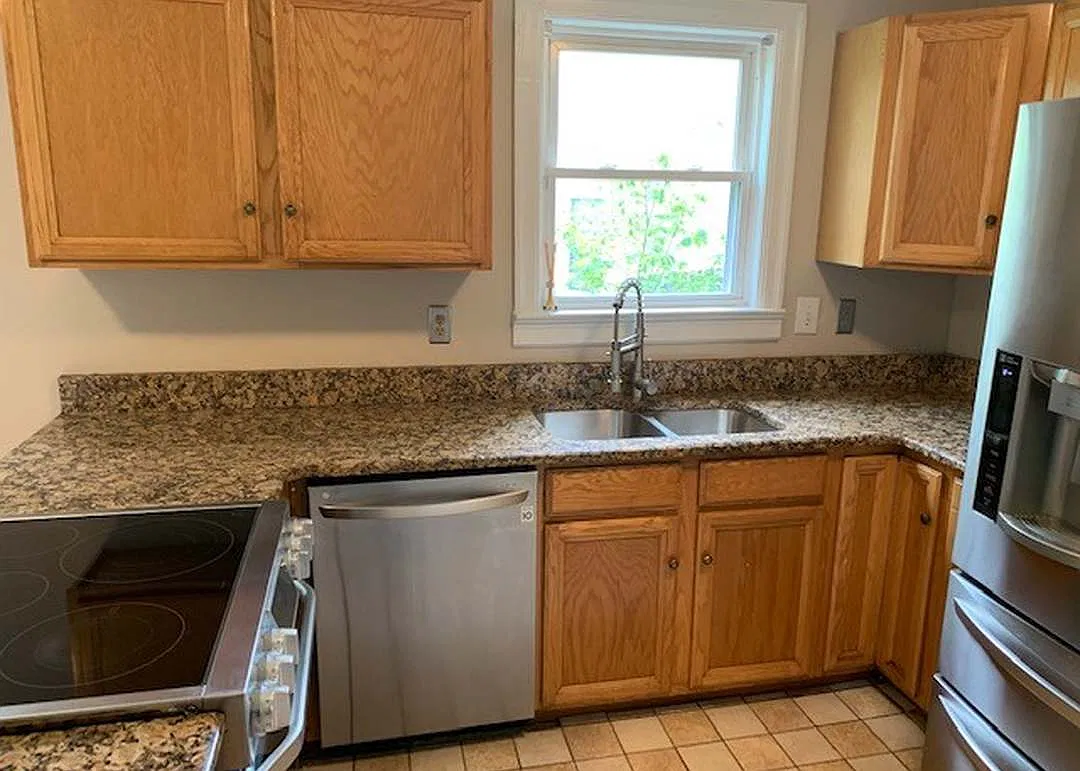 4 bed, 1957 sqft, $2,500 — Photo 2