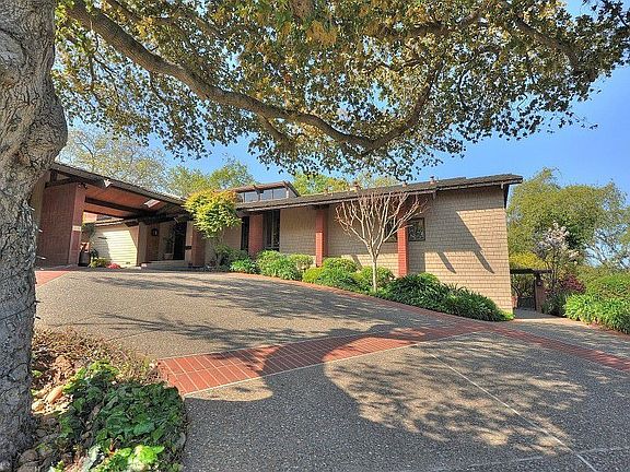 2nd image of 6863 Castlerock Dr