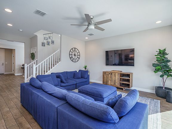 3rd image of 10843 W Luke Ave