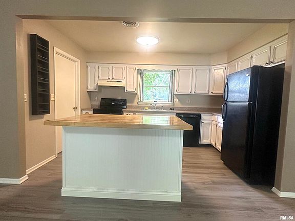 3rd image of 1008 N Norwest Dr