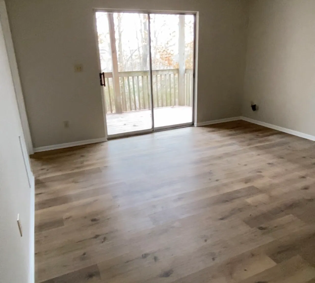 3 bed, 1000 sqft, $1,350 — Photo 2