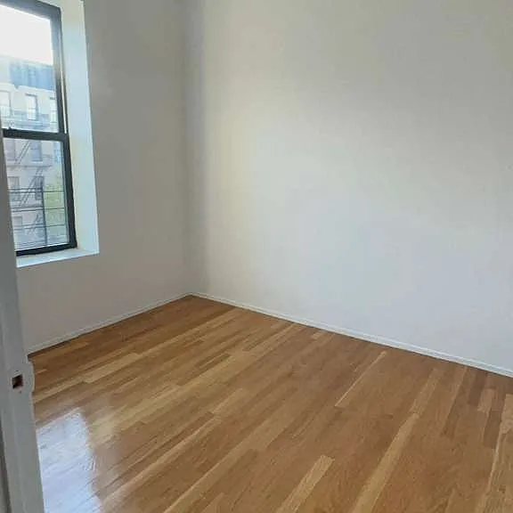 1801 Weeks Ave #3J — Photo 3