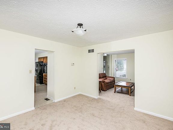 2nd image of 1102 Glastonbury Way