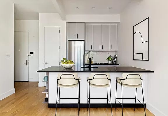 2nd image of 226 Clifton Pl APT 3D