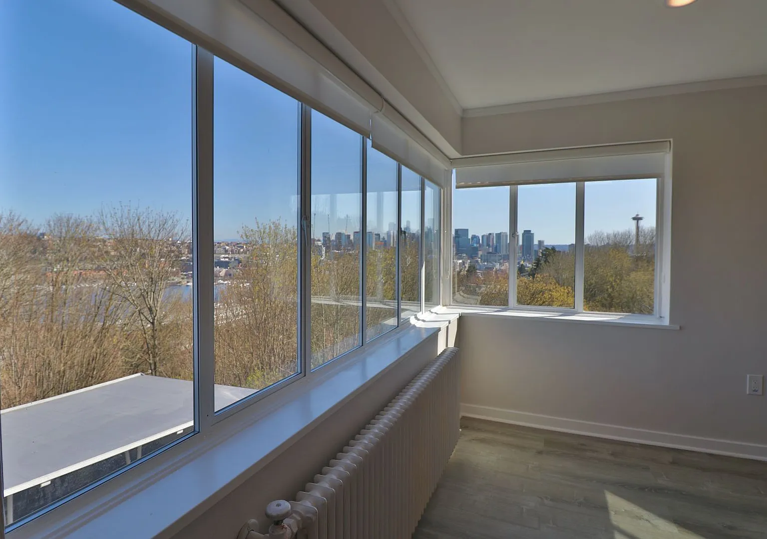 Gorgeous 3 Bedroom Queen Anne Apartment with Views — Photo 1