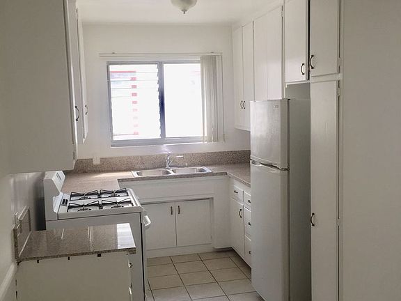 3rd image of 3636 Mentone Ave #9129575