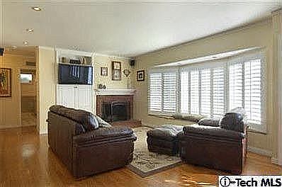 4th image of 1975 Hilldale Dr