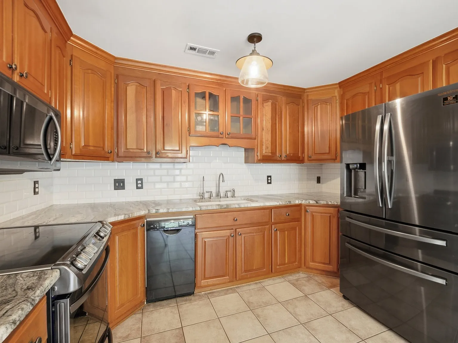 3 bed, 2088 sqft, $2,700 — Photo 3