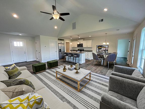 5th image of 204 Navajo Dr