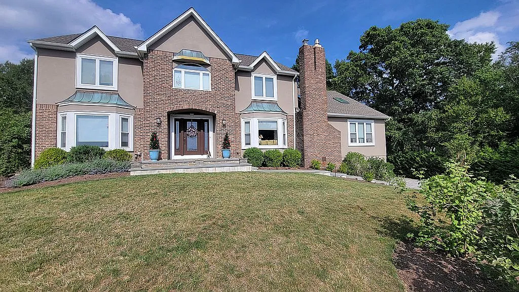 1 Melissa Dr photo 1