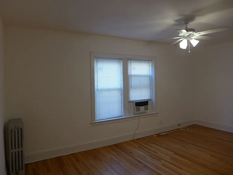 Linder/ Lawrence Apartments — Photo 3