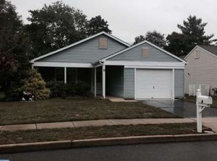 6 Newbury Dr, Southampton, NJ 08088