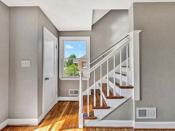 4th image of 2532 Ravenwood Ave NW