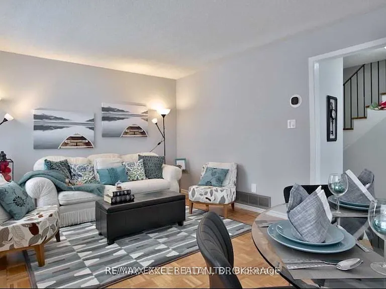 51 Hornchurch Cres — Photo 2