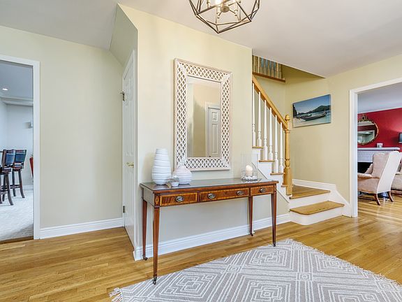 3rd image of 1351 Colonial Ct