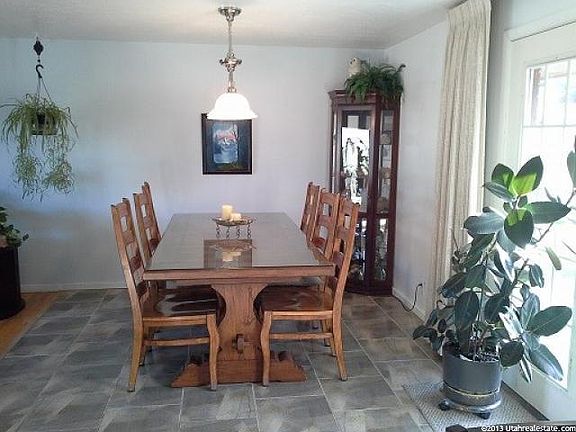 4th image of 804 Holiday Dr