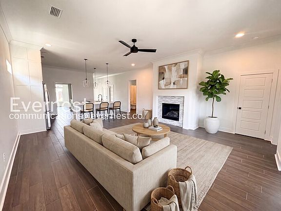 2nd image of 16 Short Leaf Ln