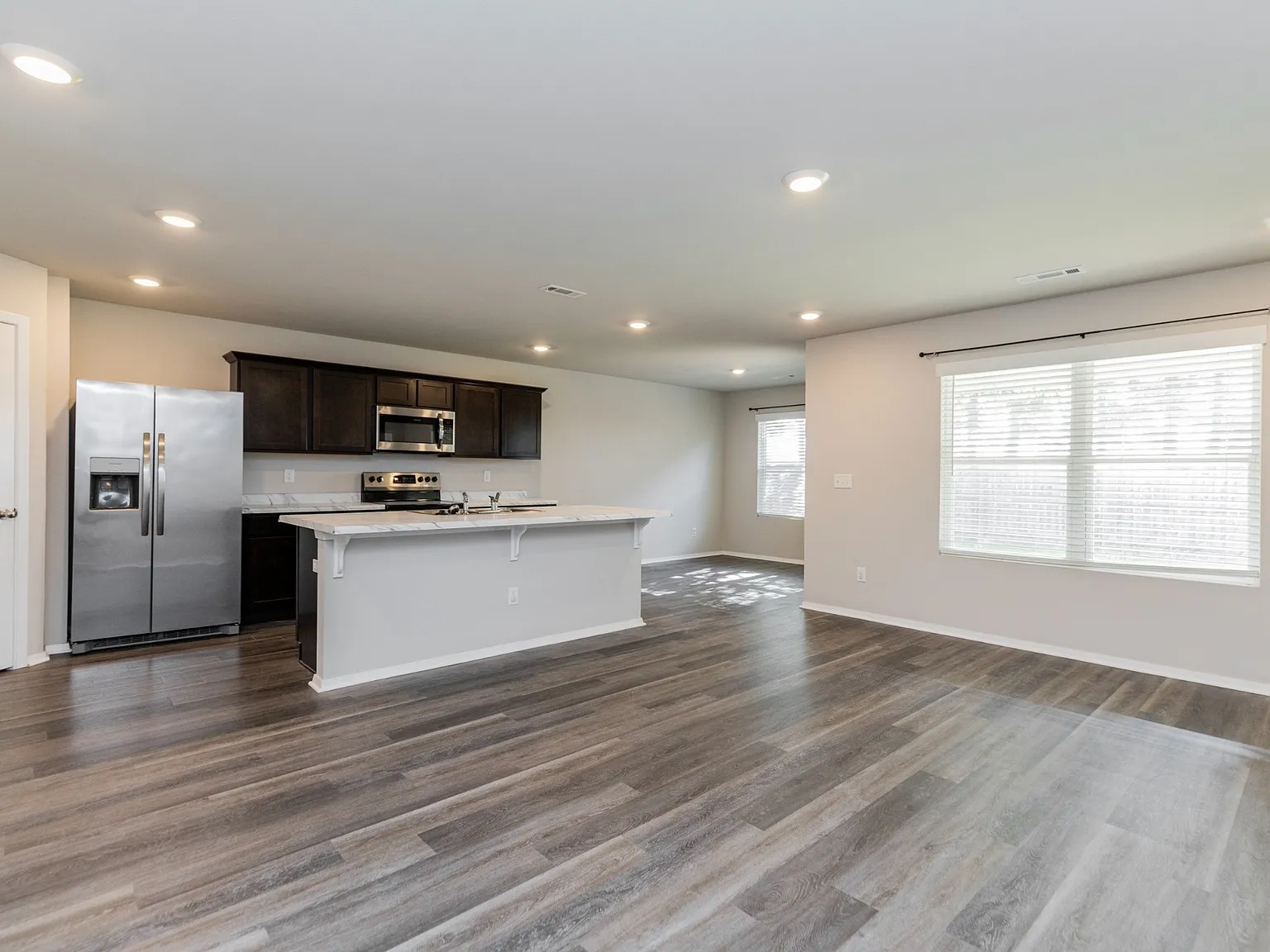 4 bed, 1620 sqft, $1,999 — Photo 2