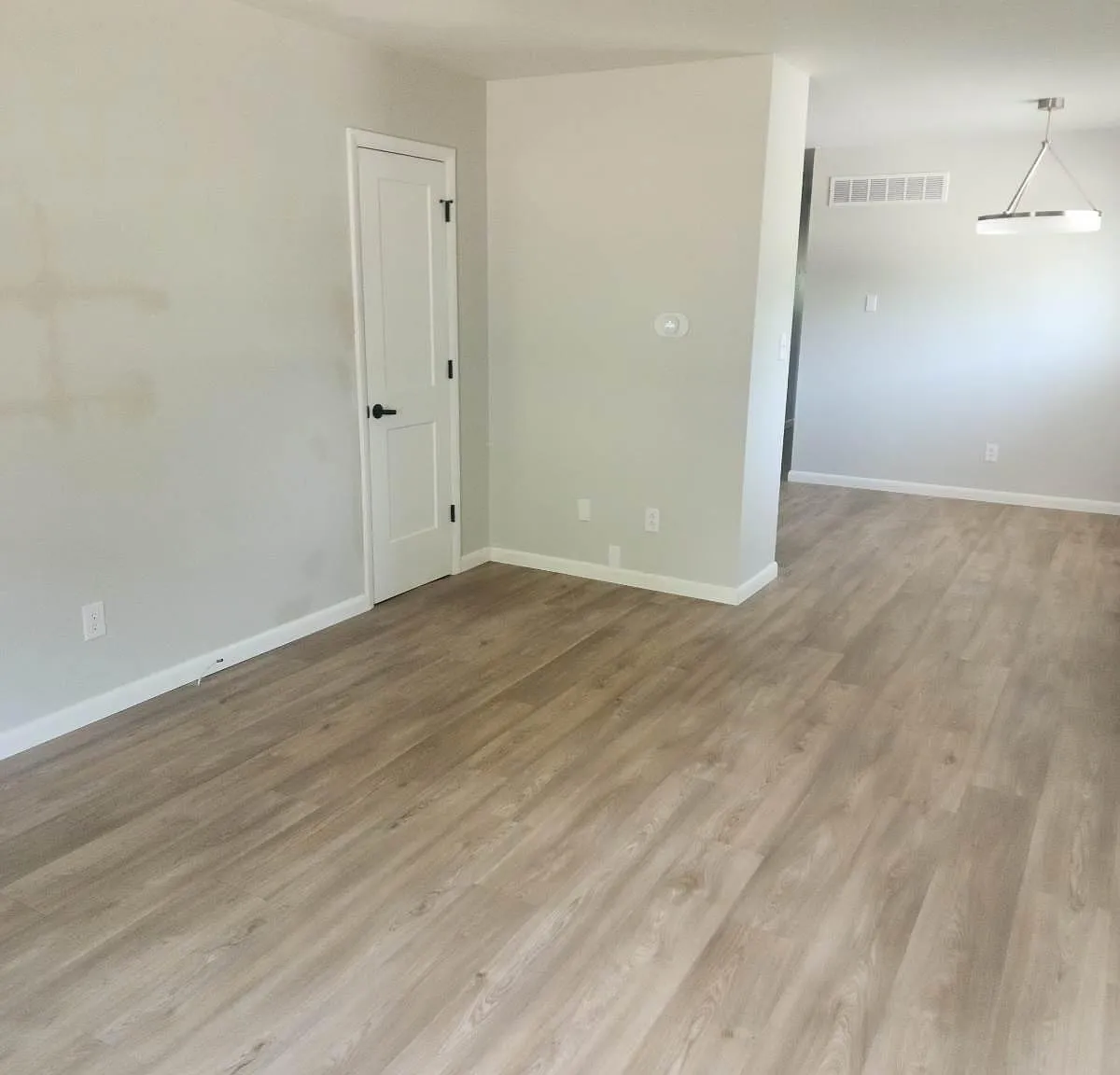407 Hillsboro Ave — Photo 3