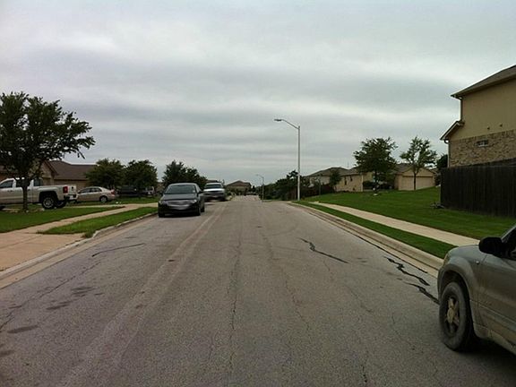 4th image of 692 Covent Dr