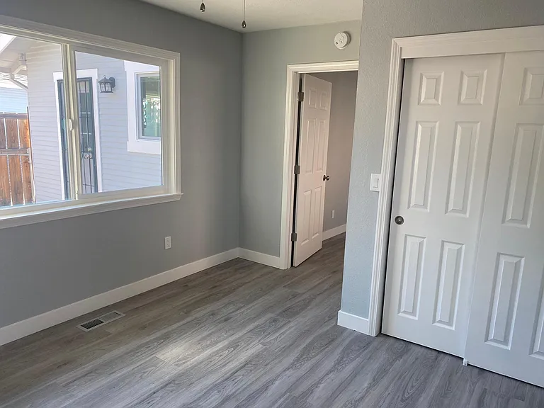 408 Raymond Ave — Photo 8