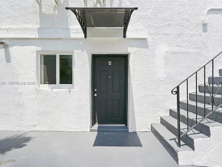 128 NW 9th Ave #4 — Photo 8