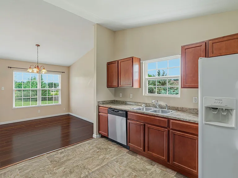 927 Mossy Grove Ln — Photo 6