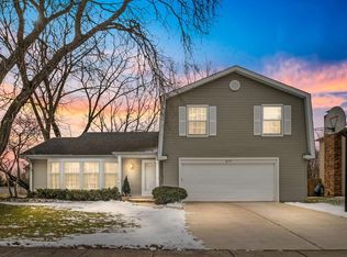 817 Pembrooke Rd, Libertyville, IL 60048