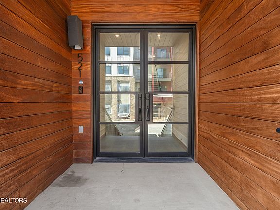 3rd image of 521 W Vine Ave
