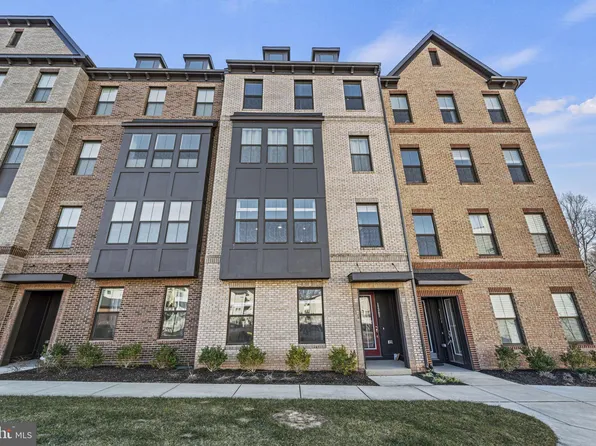 12384 Azure Ln, Fairfax, VA 22033