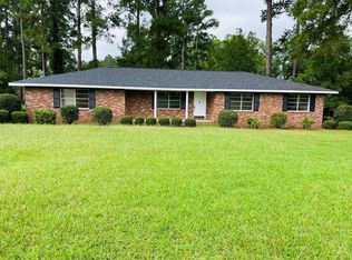 105 Ridgeway St, Glennville, GA 30427