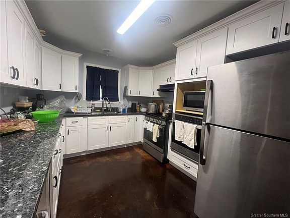 5th image of 571 Jefferson Dr