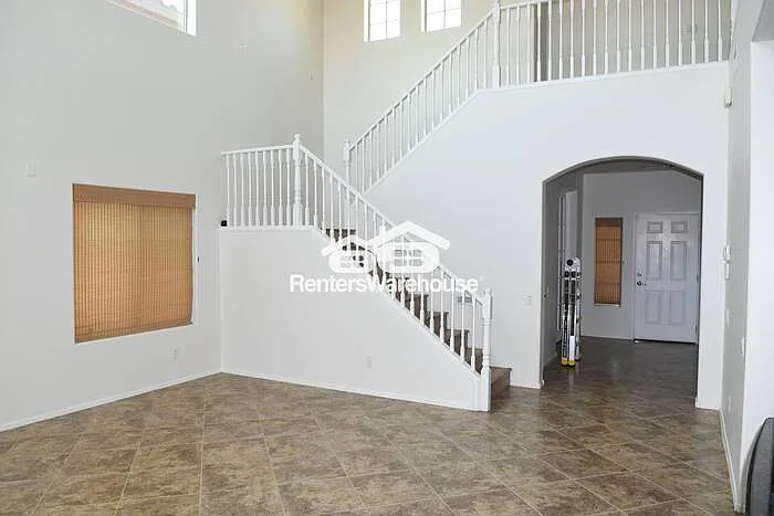 10827 W Cottontail Ln — Photo 4