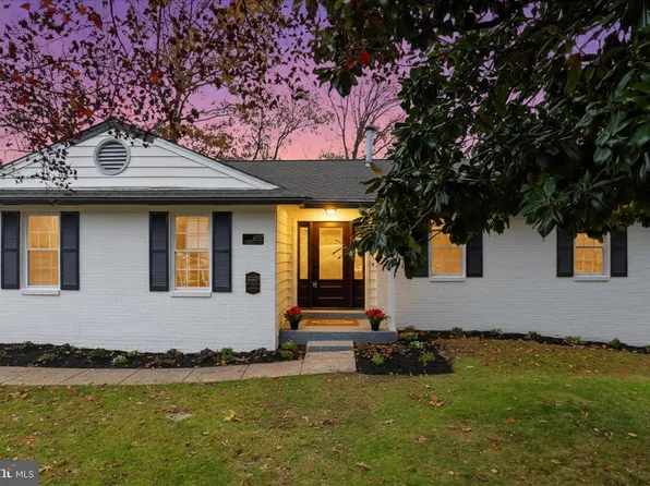 6112 Redwood Ln, Alexandria, VA 22310