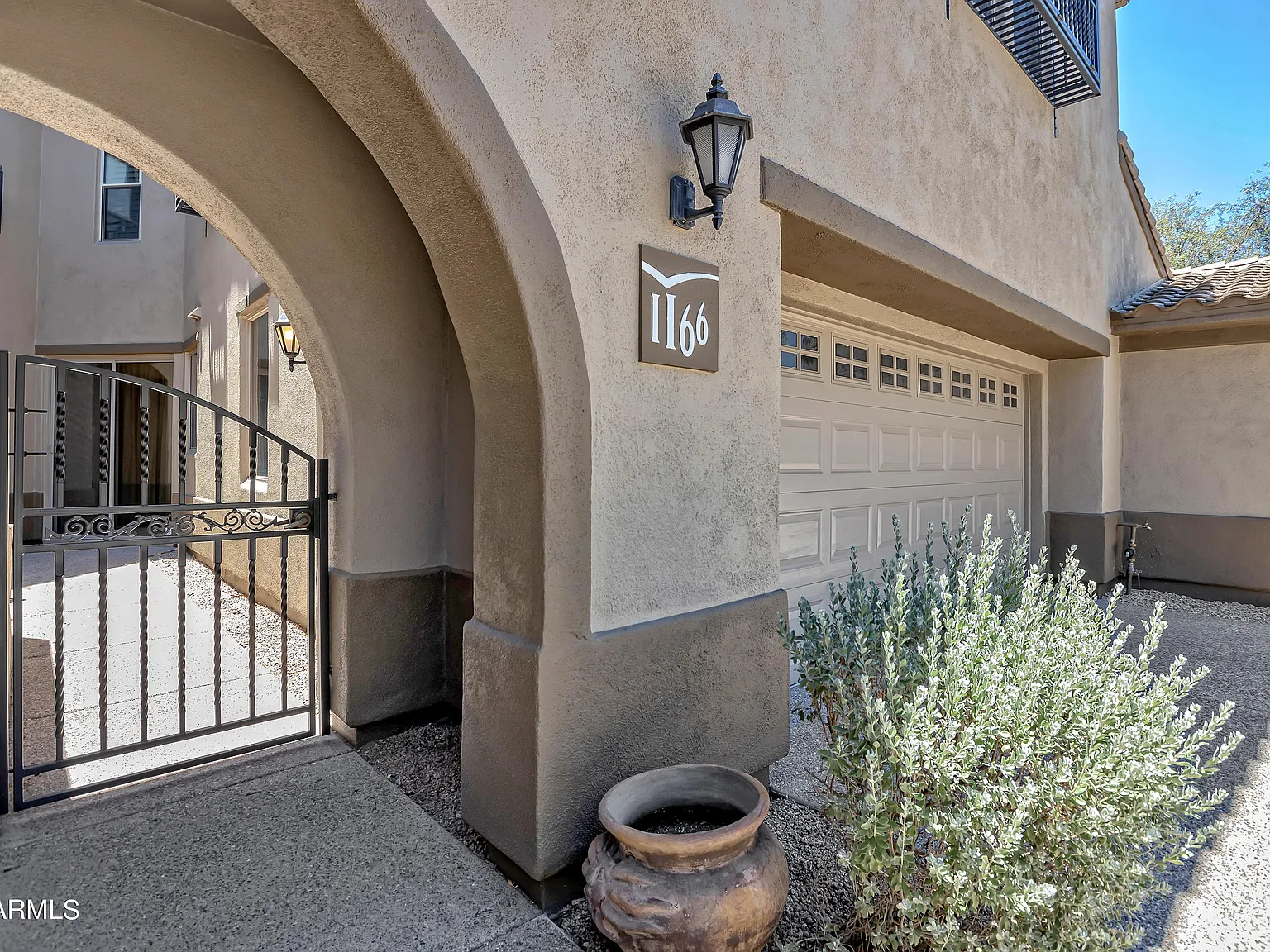 3 bed, 2.5 bath, 2129 sqft, $4,500 — Photo 2
