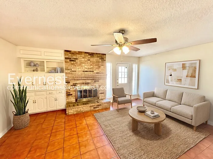3 bed, 2.0 bath, 1582 sqft, $2,225 — Photo 2