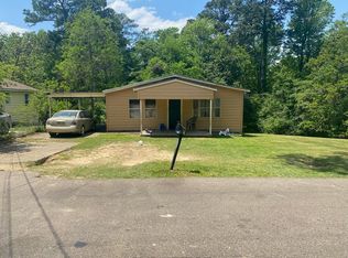 128 N 17th Ave, Laurel, MS 39440