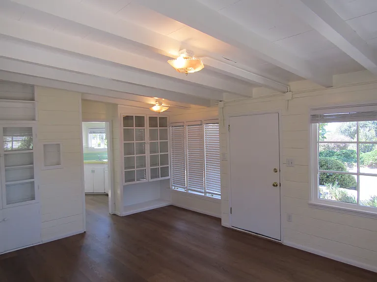 404 E Locust Ave — Photo 11