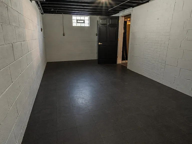 448 Eureka St — Photo 29